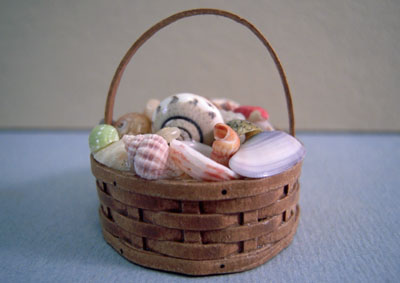 Hudson River Miniatures 1" Scale Shaker Basket Of Shells