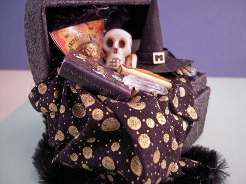 Crickets Filled Witch's Halloween Trunk 1:12 Scale Crickets Filled Witch's Halloween Trunk 1:12 Scale
