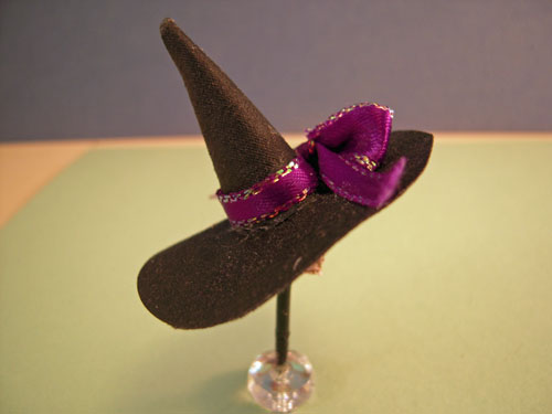 Creepy Hat Stand With Halloween Hat 1:12 Scale Creepy Hat Stand With Halloween Hat 1:12 Scale