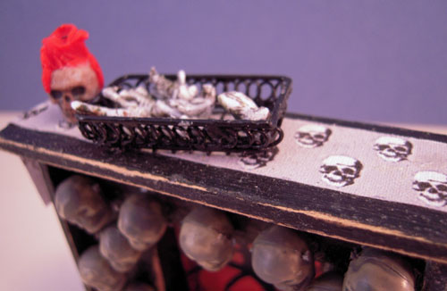 Cindy's Minis Black Halloween Fireplace 1:24 scale Cindy's Minis Black Halloween Fireplace 1:24 scale
