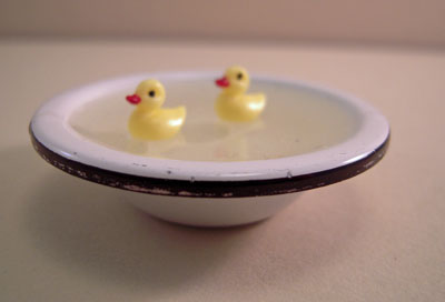 1" scale Karen Aird metal bowl of baby ducks