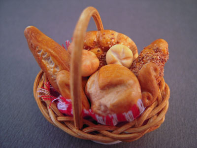 mcm807 1" scale mcm bread in a woven basket mcm807 1" scale mcm bread in a woven basket