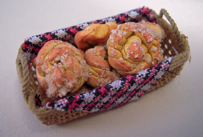 mm367 1" scale basket of crullers