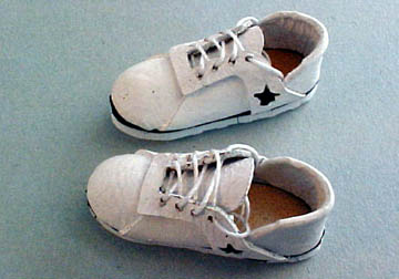 pl606 1" scale miniature tennis shoes