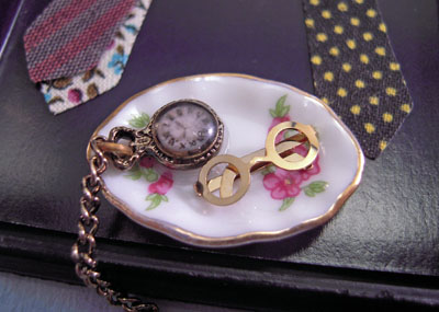 1" scale reutter porcelain ment's tie set with rack 1" scale reutter porcelain ment's tie set with rack