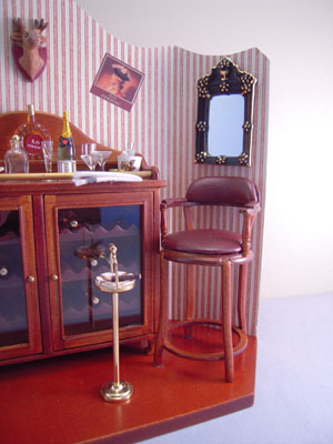 1" scale reutter mini bar vignette 1" scale reutter mini bar vignette
