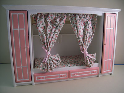 Townsquare 1" scale girly pink bed