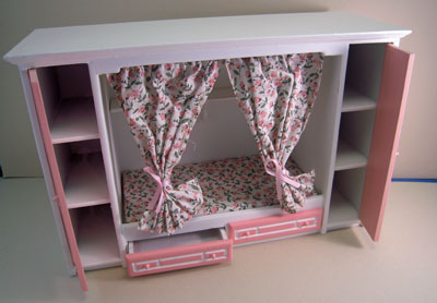 1" scale Townsquare girly pink bed