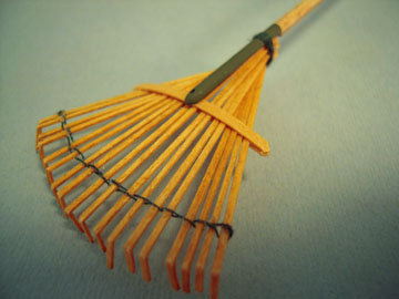 stt514 sir thomas thumb 1" scale bamboo garden rake stt514 sir thomas thumb 1" scale bamboo garden rake