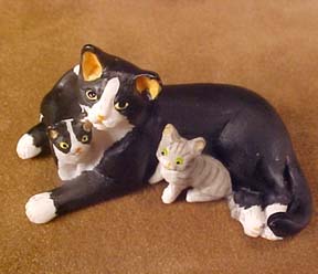 Mother Cat with Kittens 1:12 scale