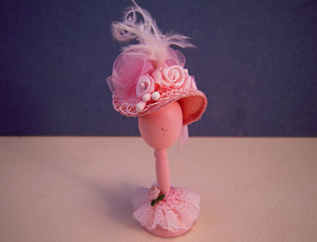 Loretta Kasza Hand Crafted Pink Hat On A Wooden Stand Dollhouse Miniature 1:12 Scale