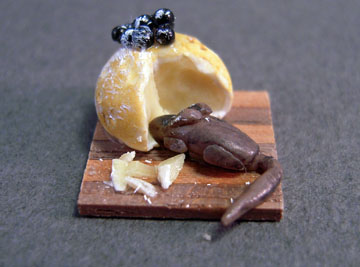 Handcrafted Mouse on a Cheese Board 1:24 scale