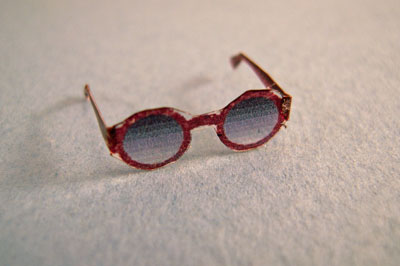 DOLLHOUSE Miniatures 1:12 Scale Miniature Red Frame Sunglasses 