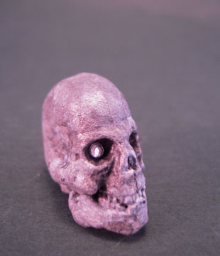 Spooky Skull with Sparkling Eyes 1:12 scale