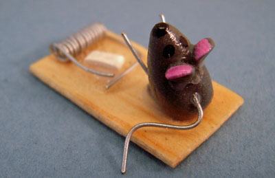 World Of Miniature Bears Trapped Mouse 1:12 scale